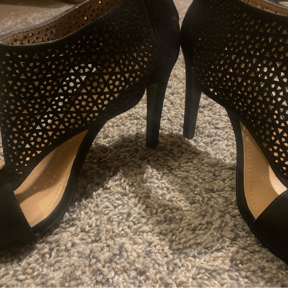 Black heels like new no rips or tears